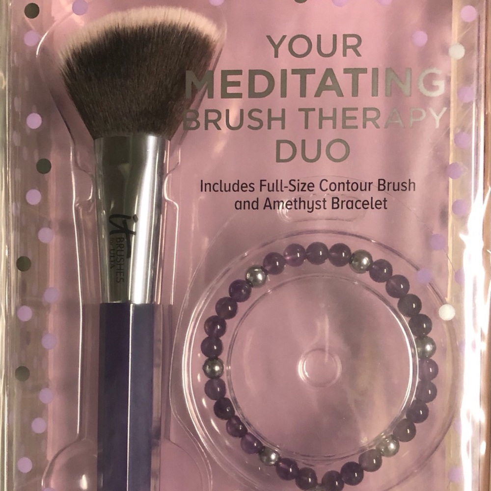 IT Cosmetics contour brush